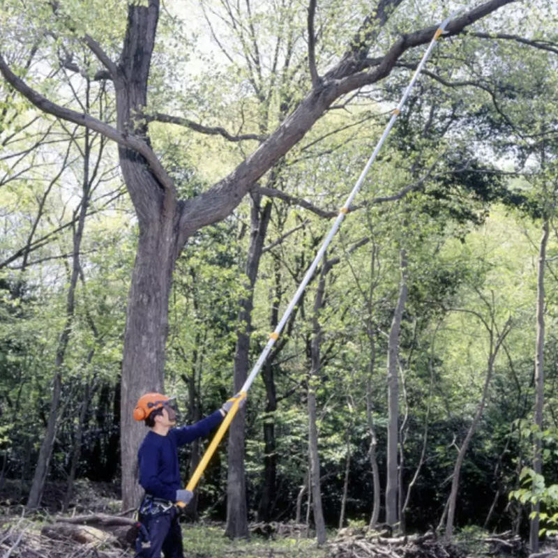 Imagen de ambiente de la pértiga telescópica Hayate de Silky